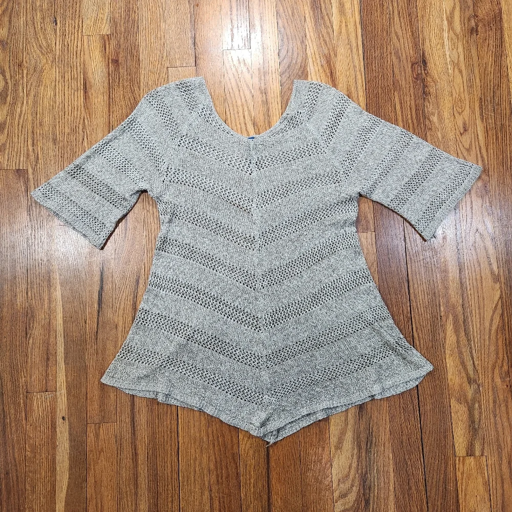 V Neck Size Medium Beige Loose Top Knit 3/4 Sleeve Top Handkerchief Bottom - Picture 2 of 8